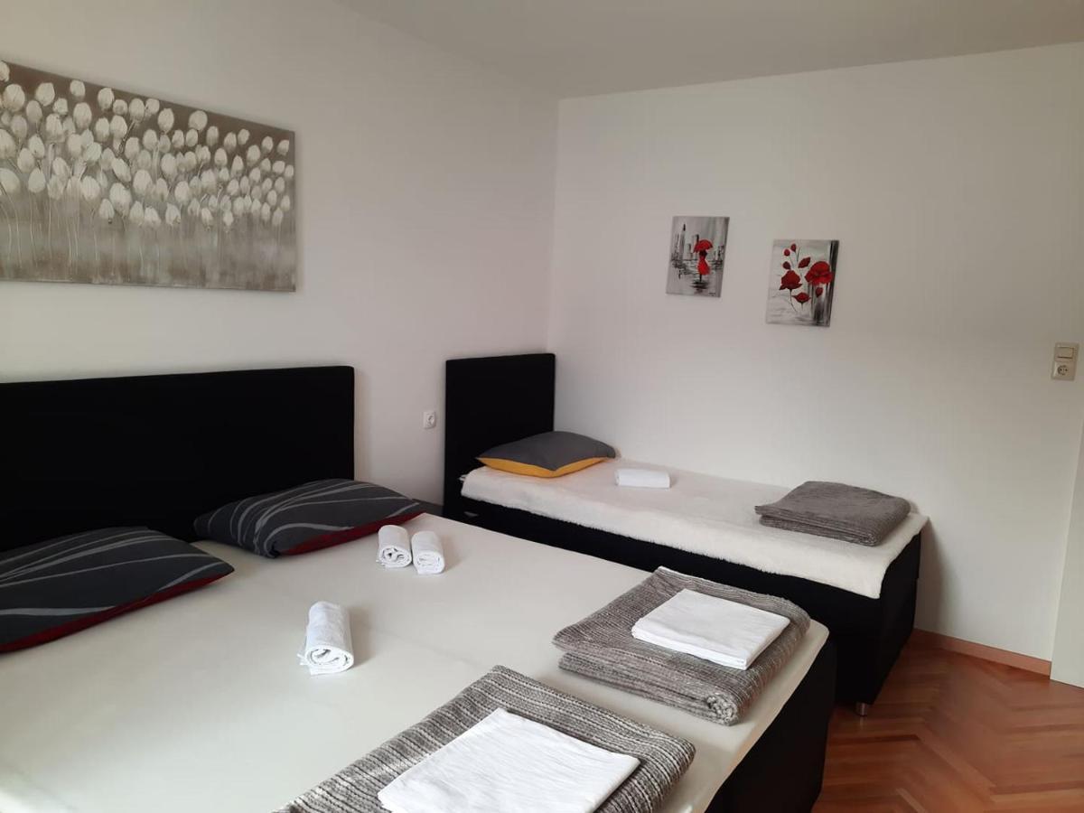 Apartments Rose Loboja Макарска Екстериор снимка