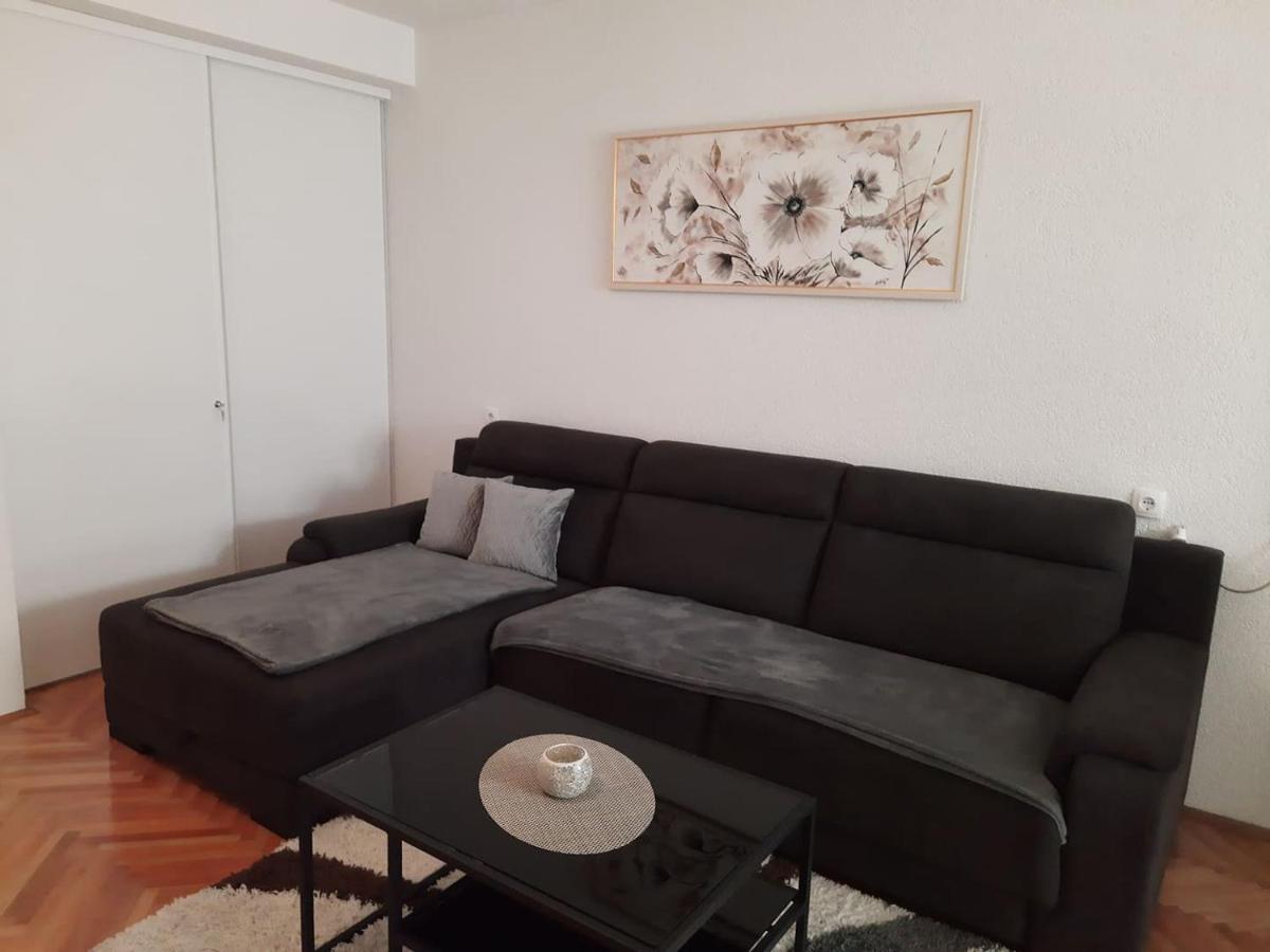 Apartments Rose Loboja Макарска Екстериор снимка