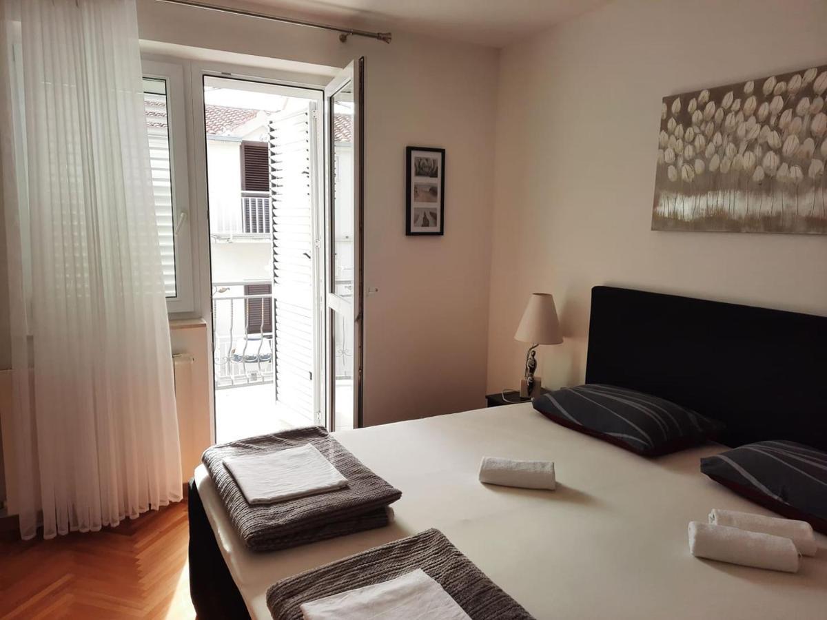 Apartments Rose Loboja Макарска Екстериор снимка