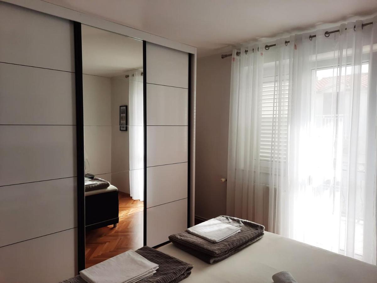 Apartments Rose Loboja Макарска Екстериор снимка