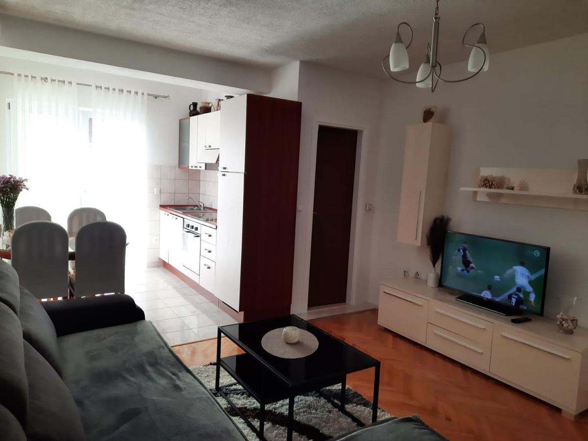 Apartments Rose Loboja Макарска Екстериор снимка