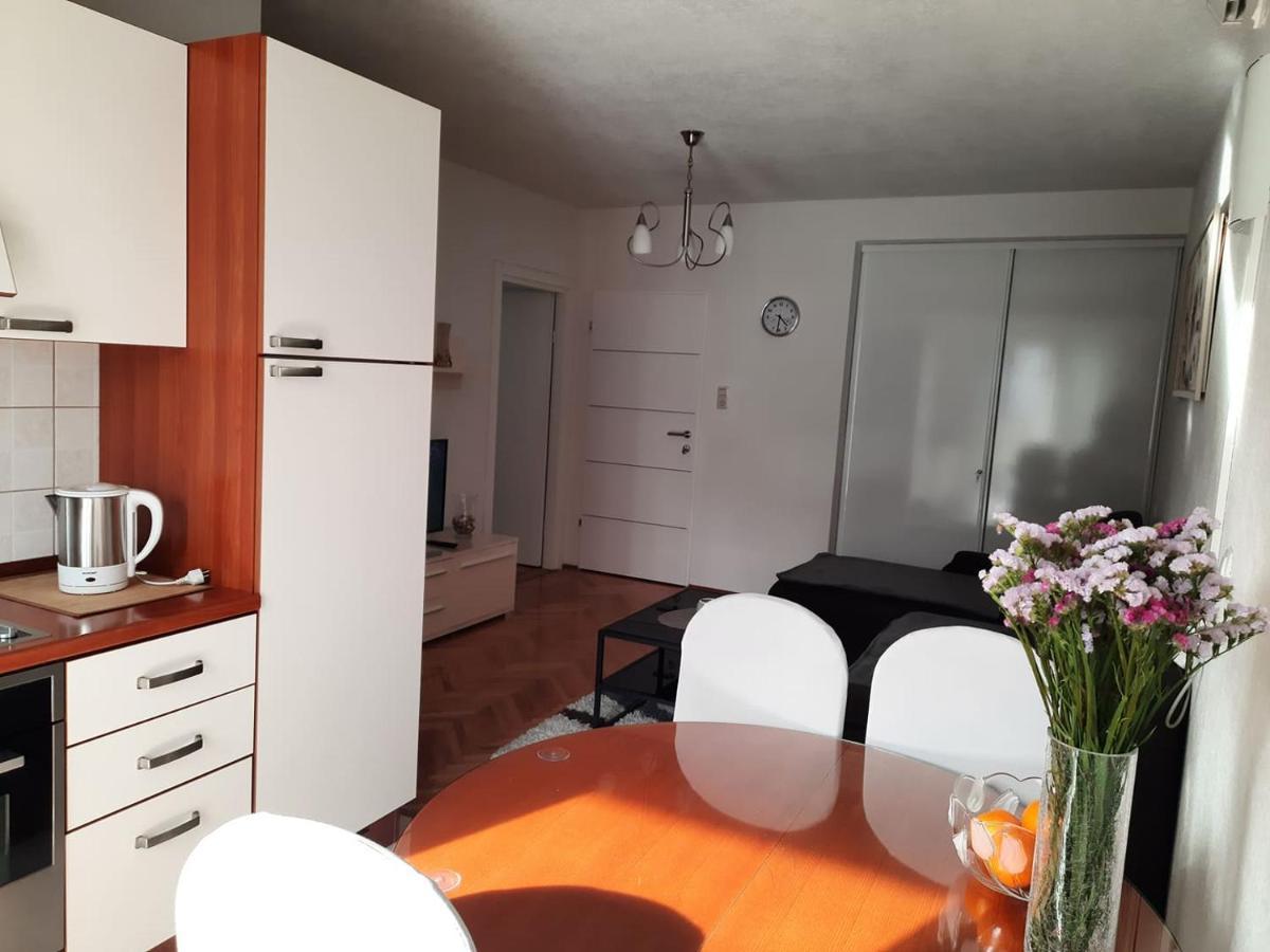Apartments Rose Loboja Макарска Екстериор снимка