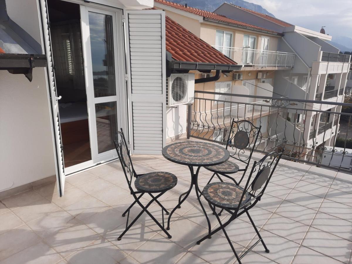 Apartments Rose Loboja Макарска Екстериор снимка