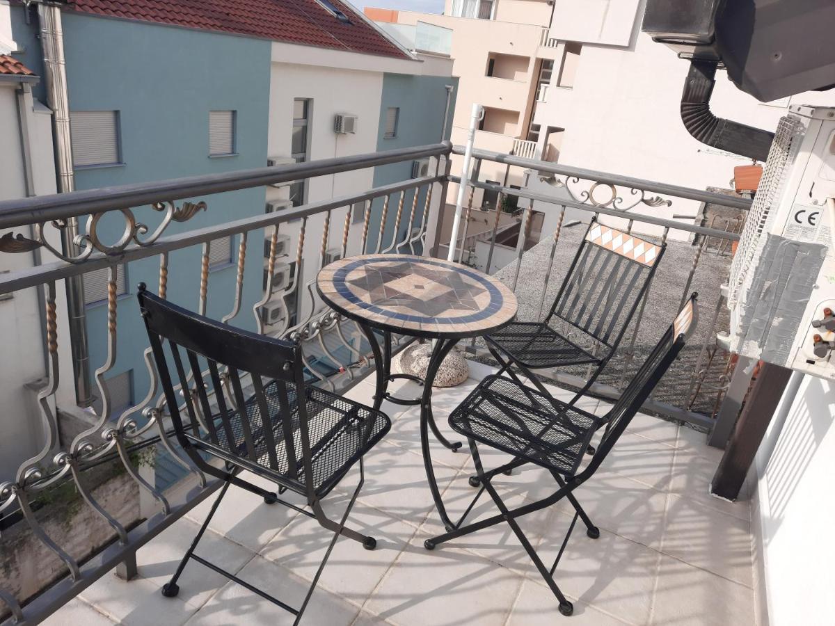 Apartments Rose Loboja Макарска Екстериор снимка