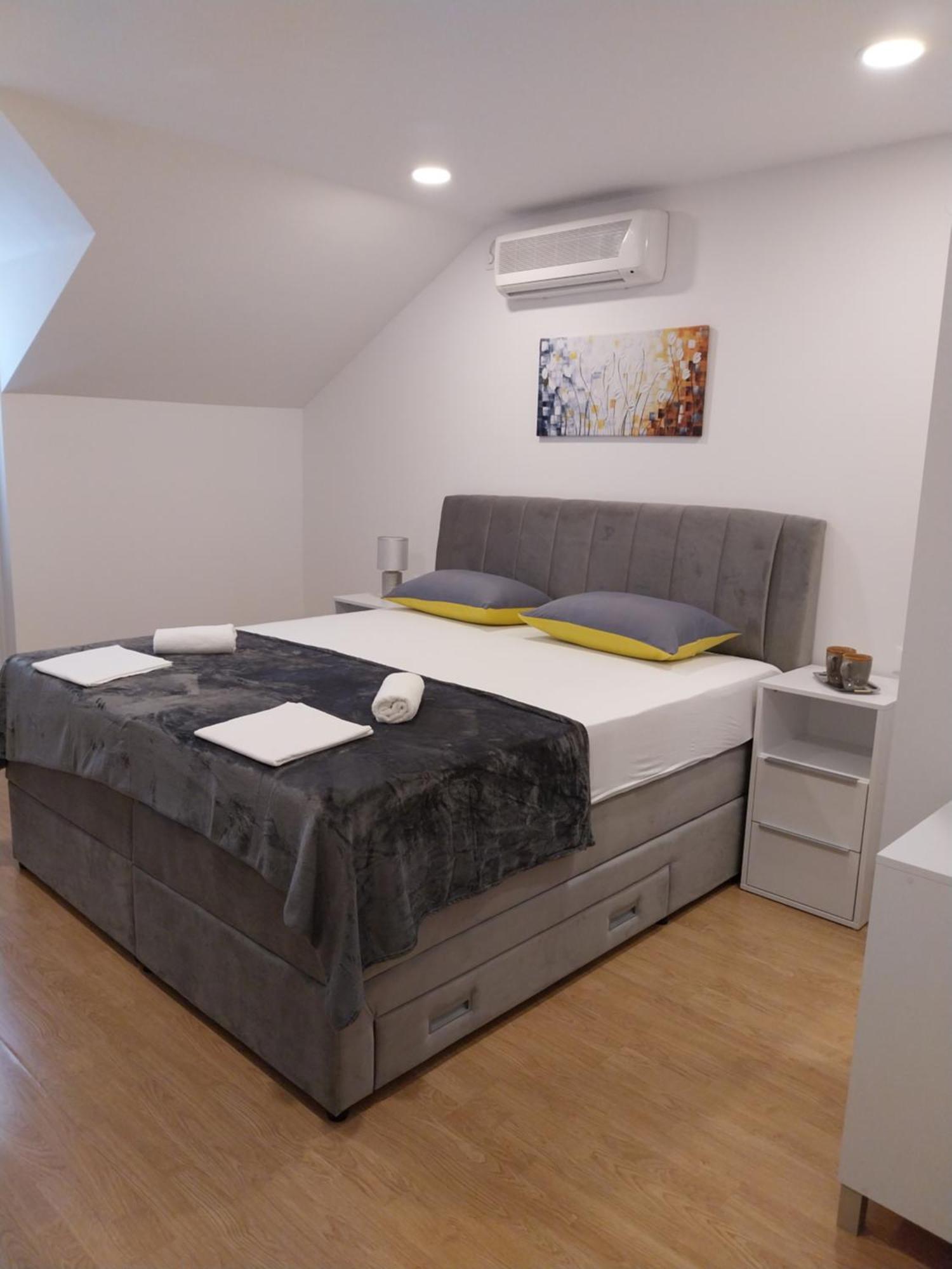 Apartments Rose Loboja Макарска Екстериор снимка
