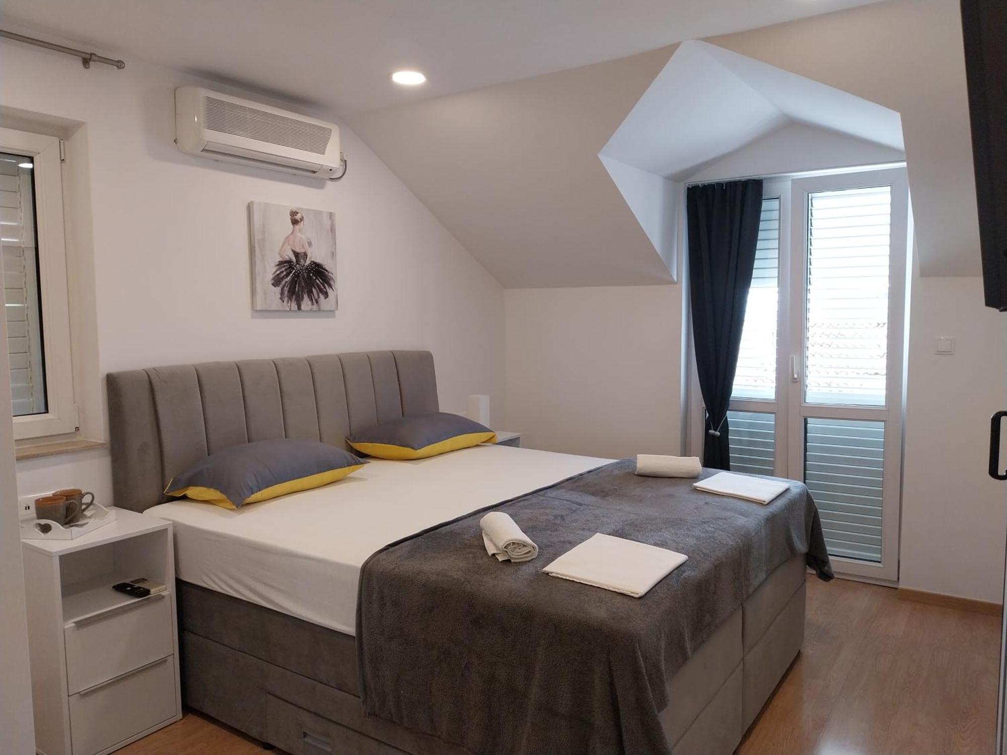 Apartments Rose Loboja Макарска Екстериор снимка