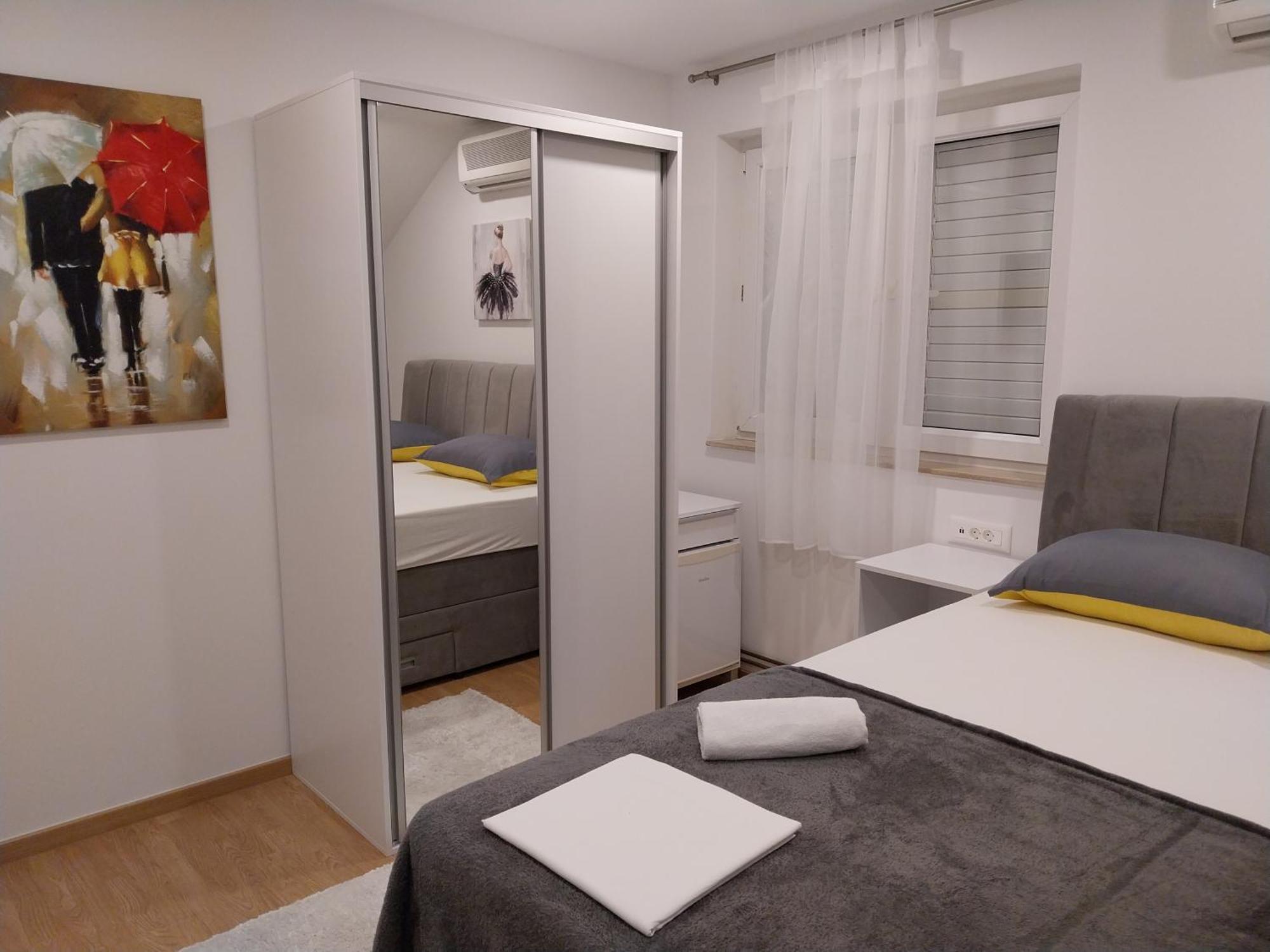 Apartments Rose Loboja Макарска Екстериор снимка