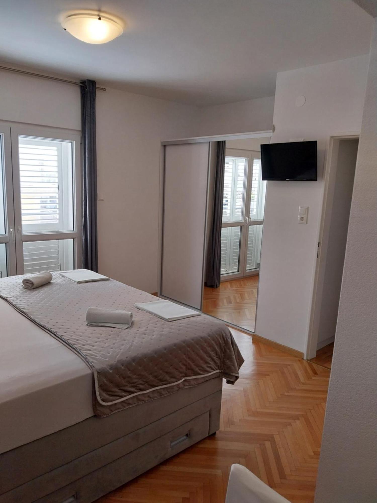 Apartments Rose Loboja Макарска Екстериор снимка