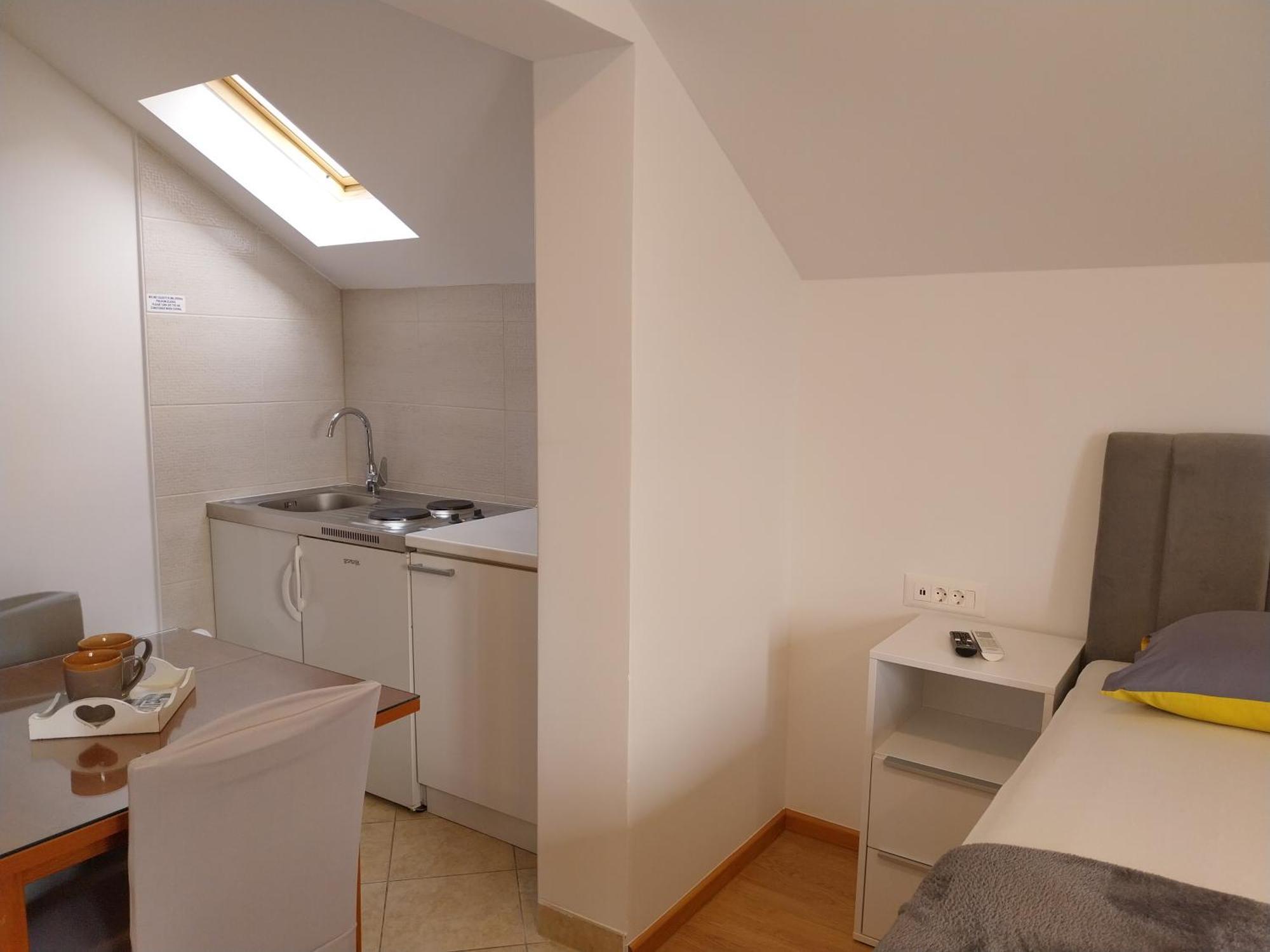 Apartments Rose Loboja Макарска Екстериор снимка