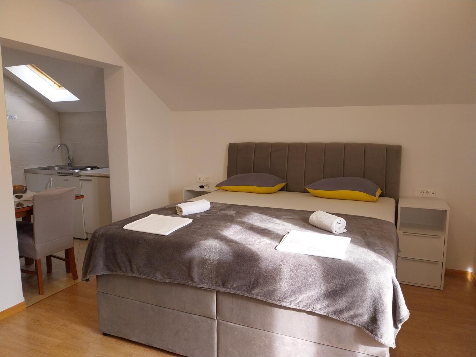 Apartments Rose Loboja Макарска Екстериор снимка