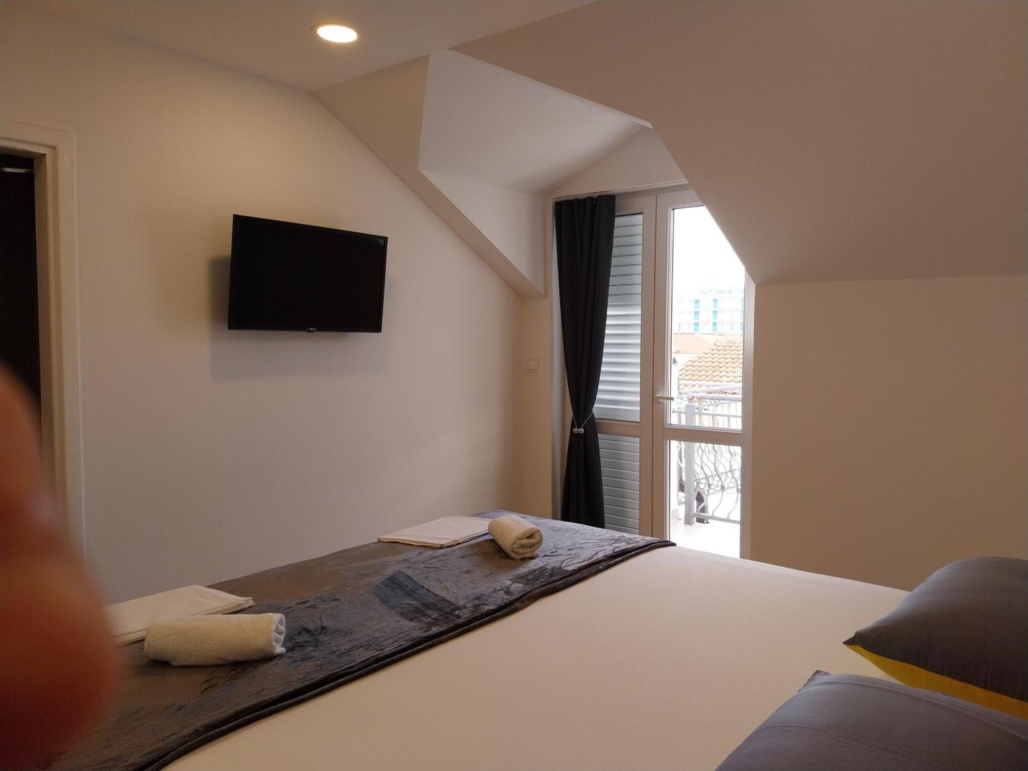 Apartments Rose Loboja Макарска Екстериор снимка