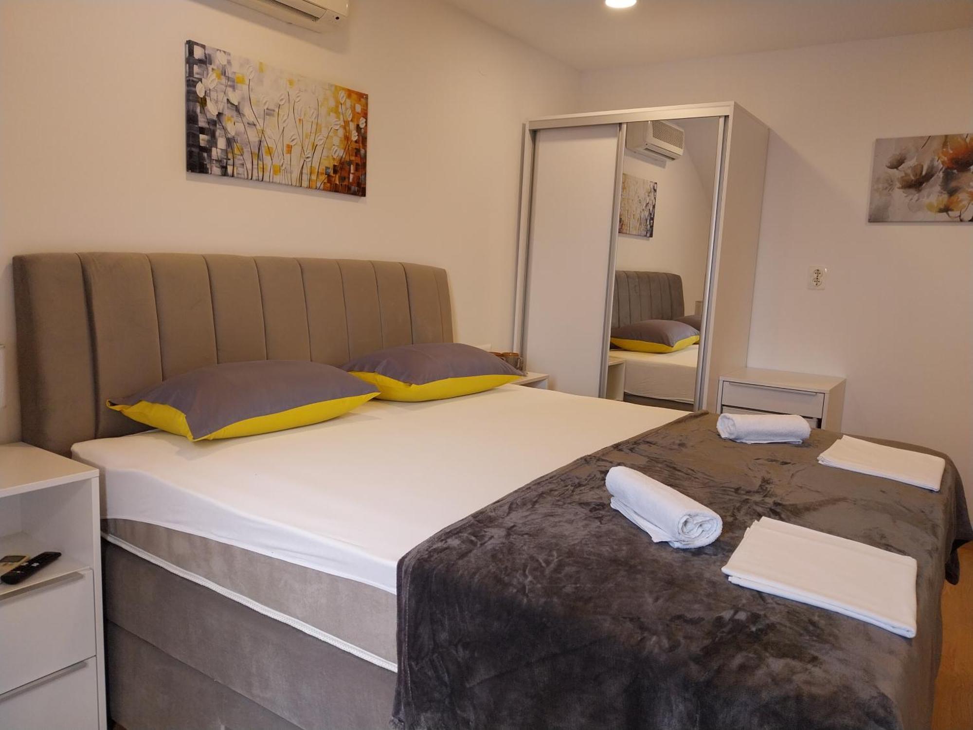 Apartments Rose Loboja Макарска Екстериор снимка