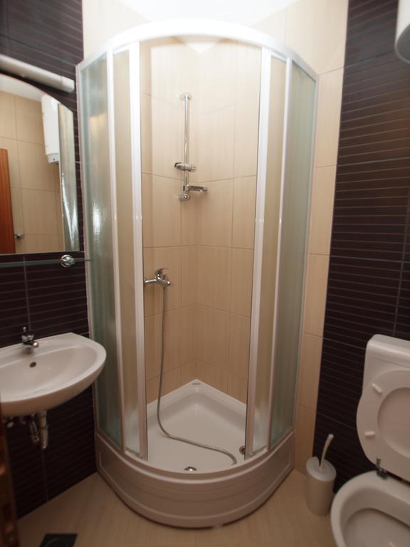 Apartments Rose Loboja Макарска Екстериор снимка