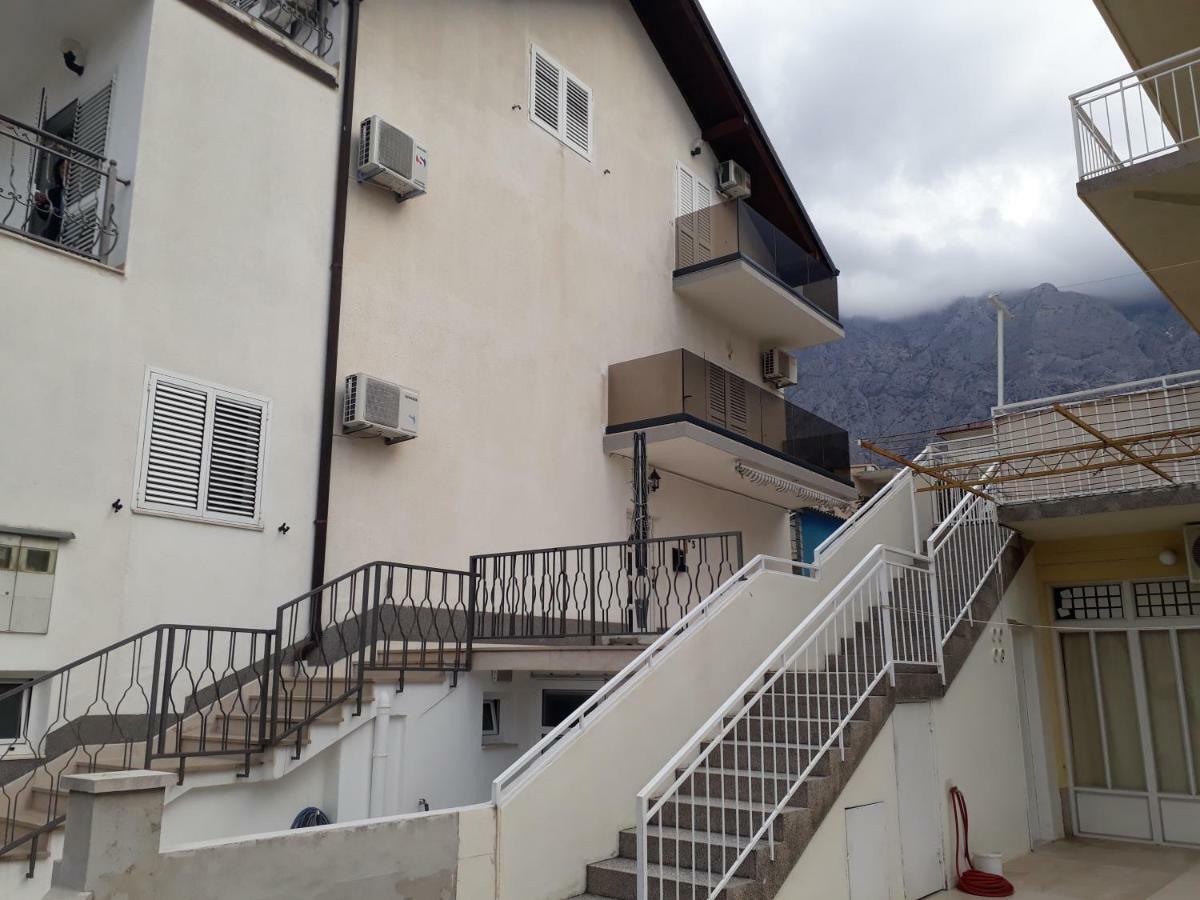Apartments Rose Loboja Макарска Екстериор снимка